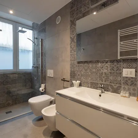 Xenia - Elegant Three-room In Moscova Area Apartment Milan
